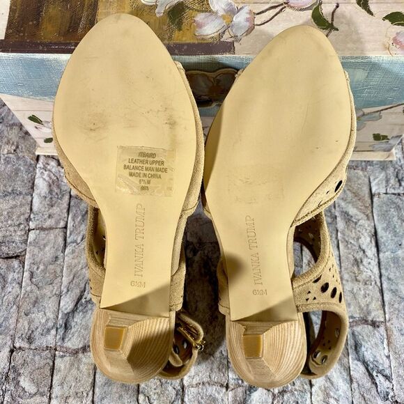 Ivanka Trump Baird Peep Toe Sandals Women's Size 6.5 Light Natural Suede Bootie - Picture 6 of 9